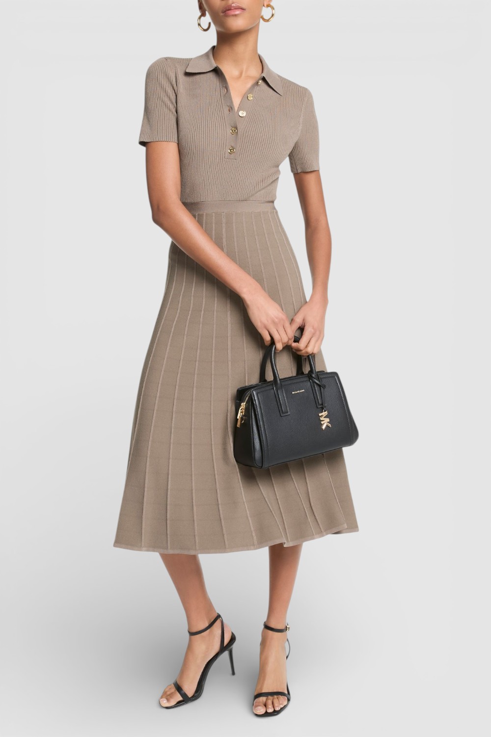 תמונת כל הלוק של שמלת מידי ריב